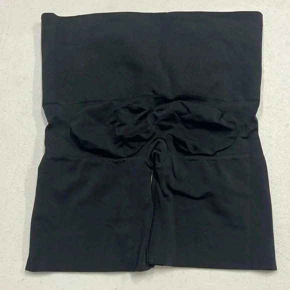 Red Hot by Spanx Mid-Thigh Shaper Shorts Black Size 1X New - Picture 3 of 7